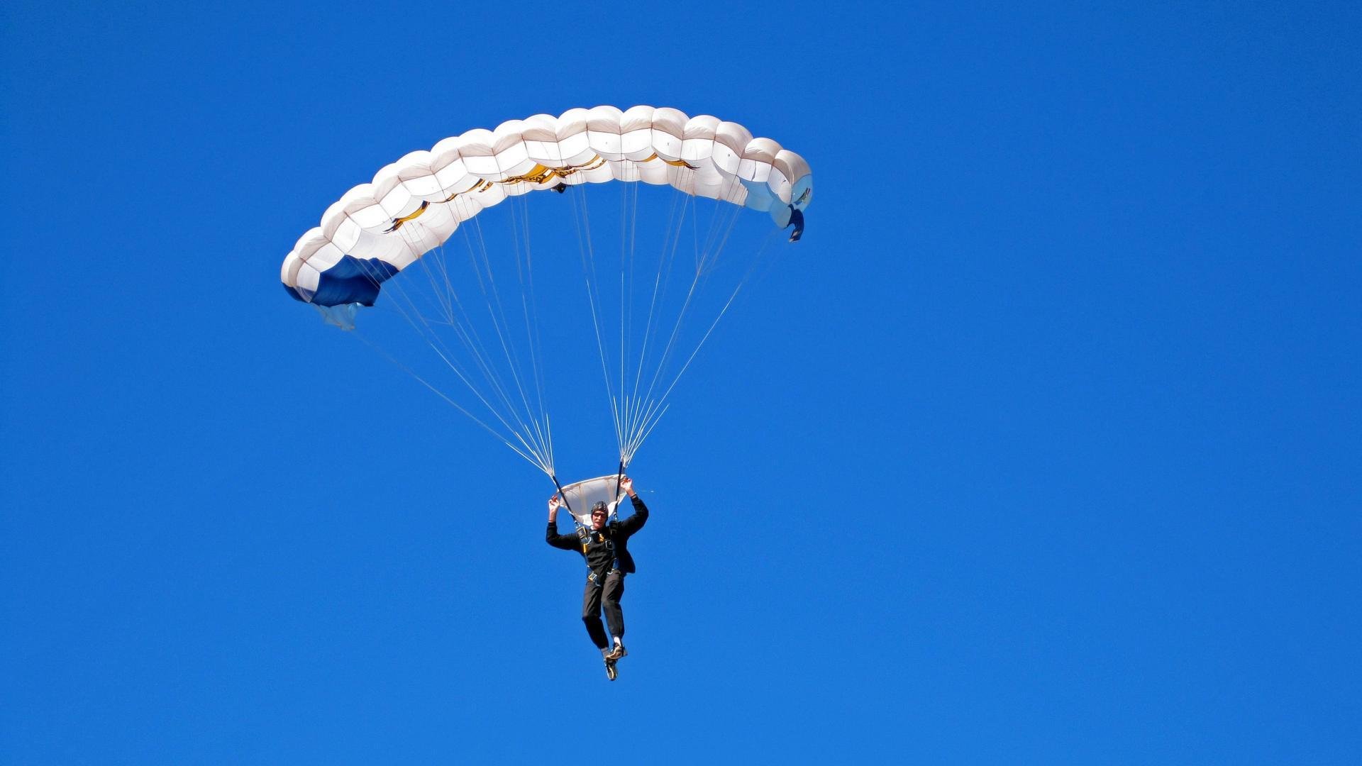 中国足球青训教练员能力提升计划全面启动，足球青训教练平均工资水平